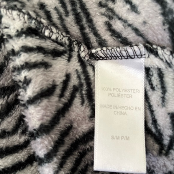 Oscar de la Renta womens Robe Size S/M Fleece Multicultural - Picture 4 of 4